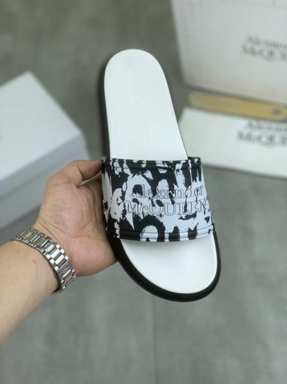 Picture of Alexander McQueen Shoes _SKUAlexanderMcQueensz35-46mnw0410498